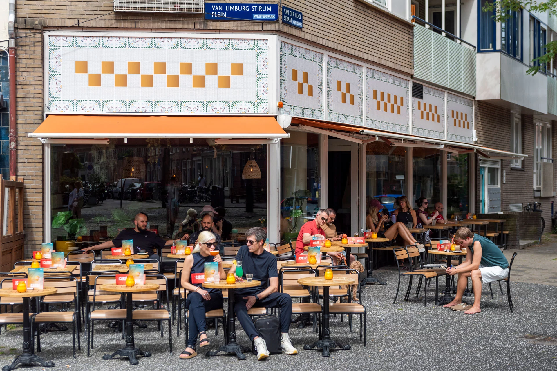 Cafe Caribe Van Limburg Stirum Plein terras
